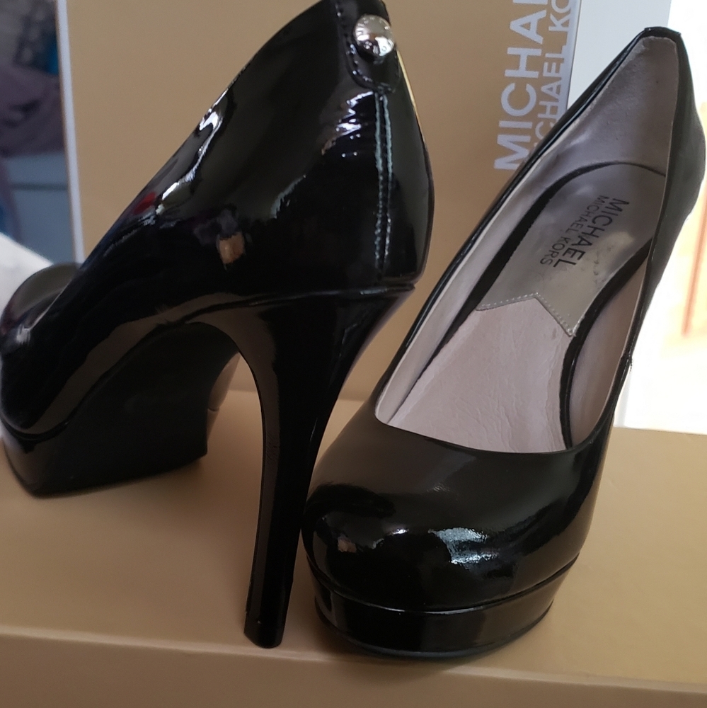 A black MK platform